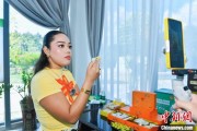 栖霞泰国主播品三亚榴莲：“尝到了家乡味”